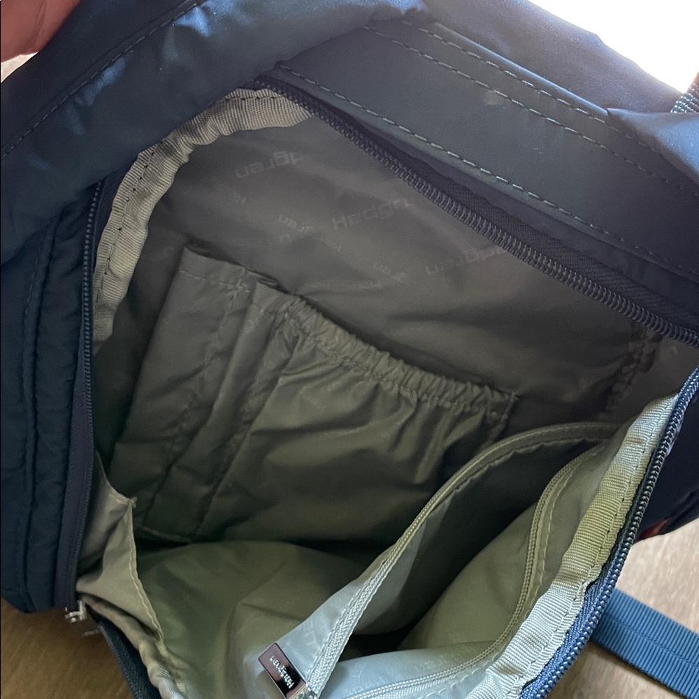 Small Vogue Water Repellent RFID Backpack - Hedgren - Picture 5 of 7